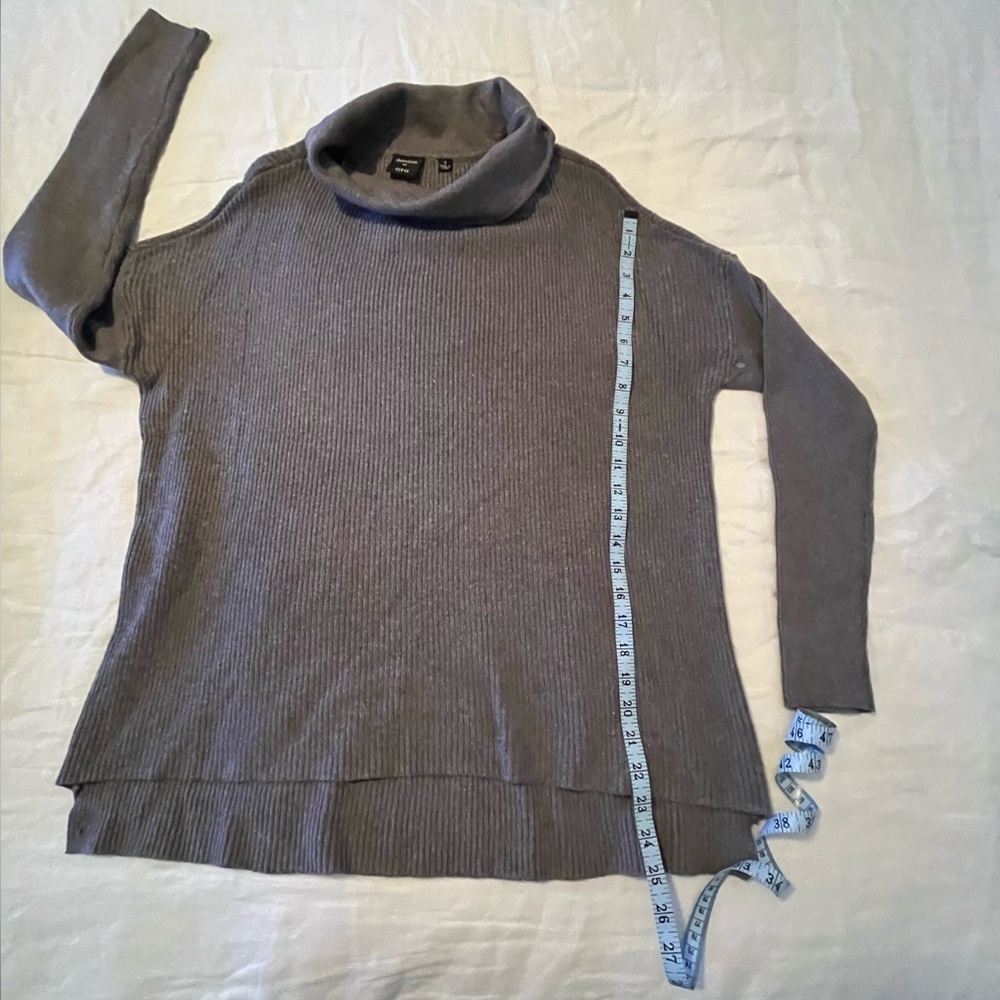 Devotion by Cyrus Sweater - Picture 9 of 9